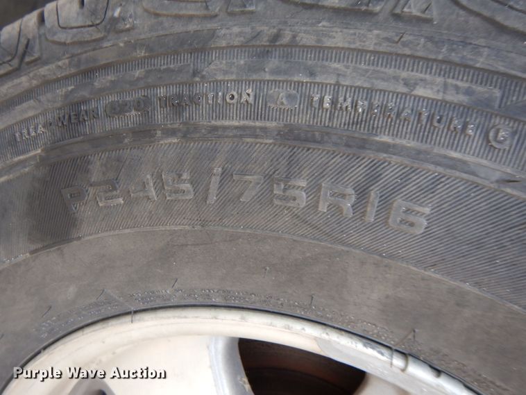 image for item DK8719 2001 Chevrolet Suburban LS  SUV