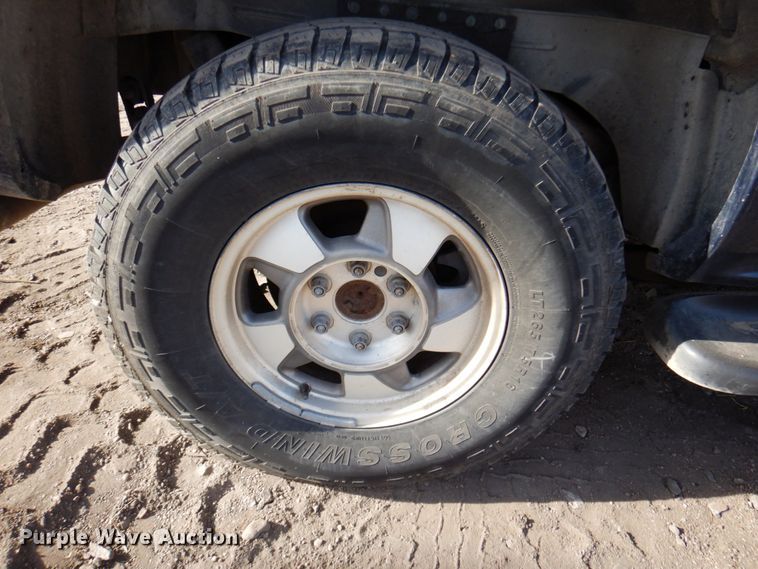 image for item DK8719 2001 Chevrolet Suburban LS  SUV