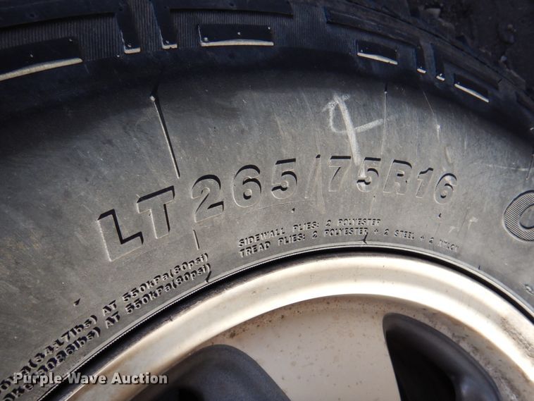 image for item DK8719 2001 Chevrolet Suburban LS  SUV