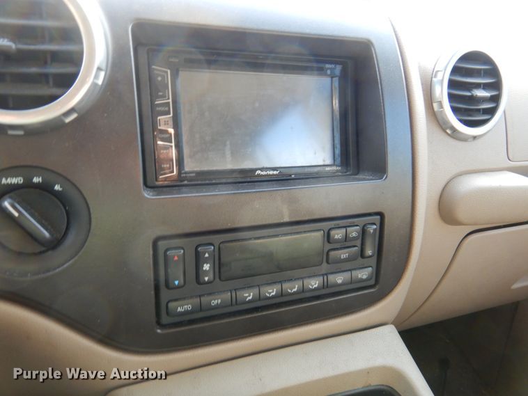 image for item DK8728 2003 Ford Expedition  SUV