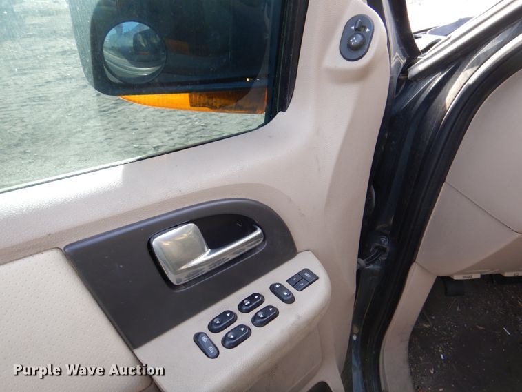 image for item DK8728 2003 Ford Expedition  SUV