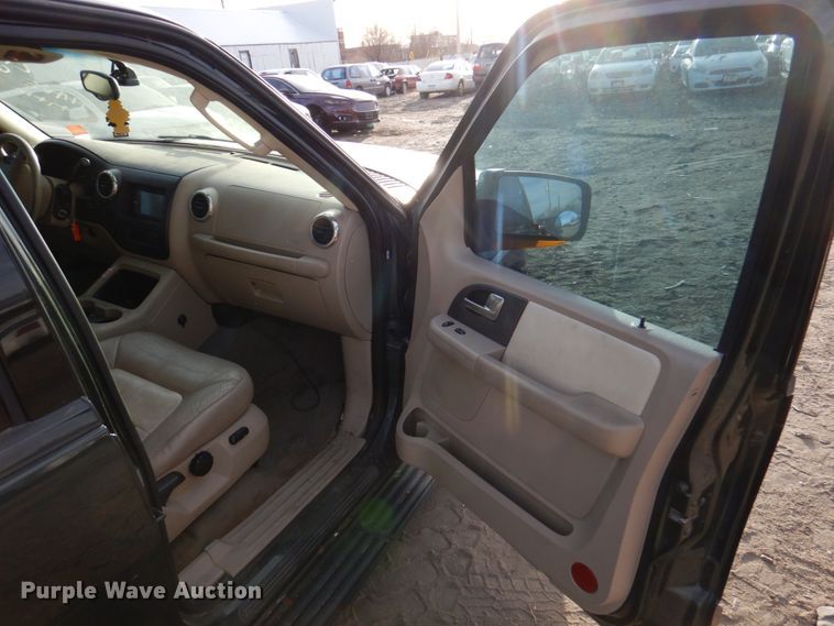 image for item DK8728 2003 Ford Expedition  SUV