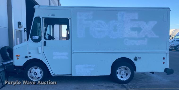 image for item DL6864 2003 Workhorse P42  delivery truck