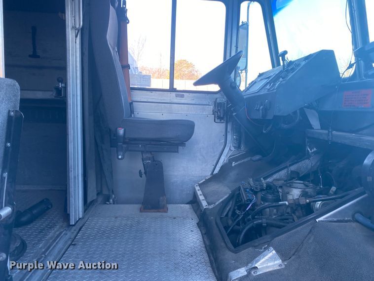 image for item DL6865 2003 Workhorse P42  delivery truck