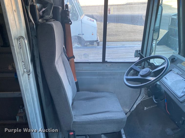 image for item DL6865 2003 Workhorse P42  delivery truck