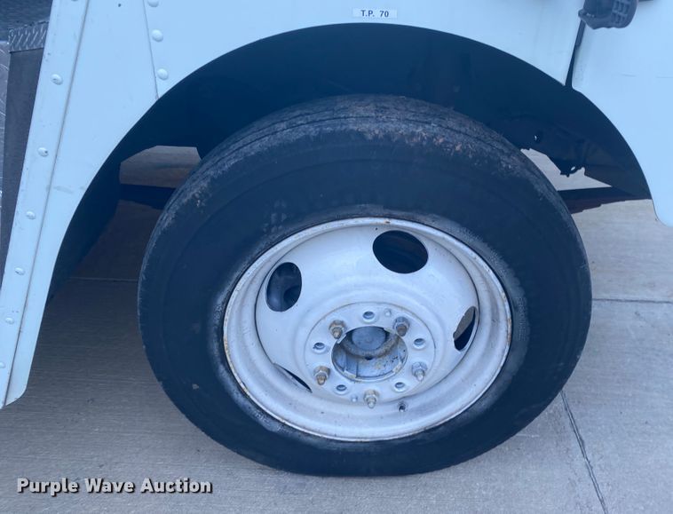 image for item DL6865 2003 Workhorse P42  delivery truck