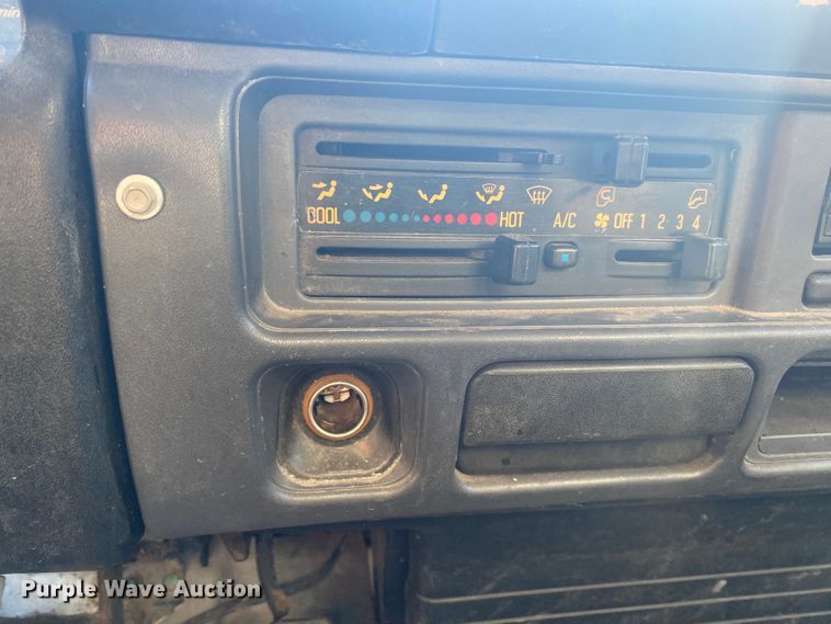 image for item DL6867 2006 Isuzu NPR  box truck