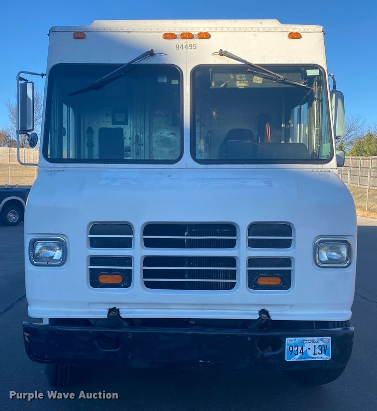 image for item DL6868 1998 International 1652  delivery truck