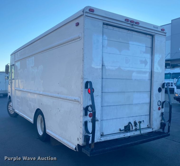 image for item DL6868 1998 International 1652  delivery truck