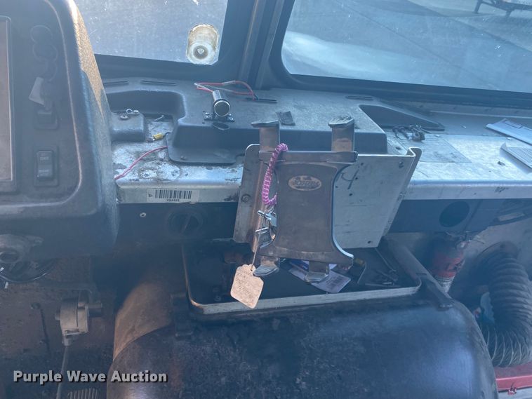 image for item DL6868 1998 International 1652  delivery truck