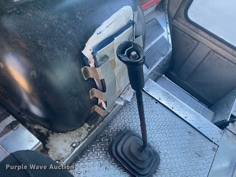 image for item DL6868 1998 International 1652  delivery truck