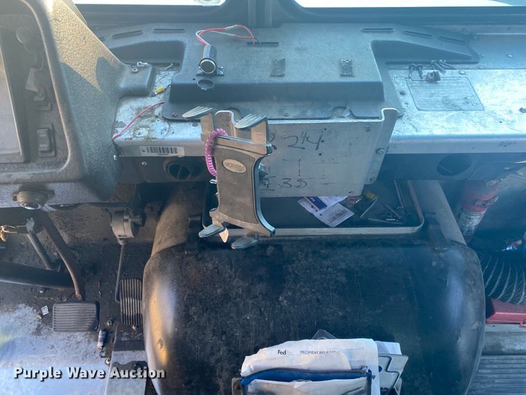 image for item DL6868 1998 International 1652  delivery truck