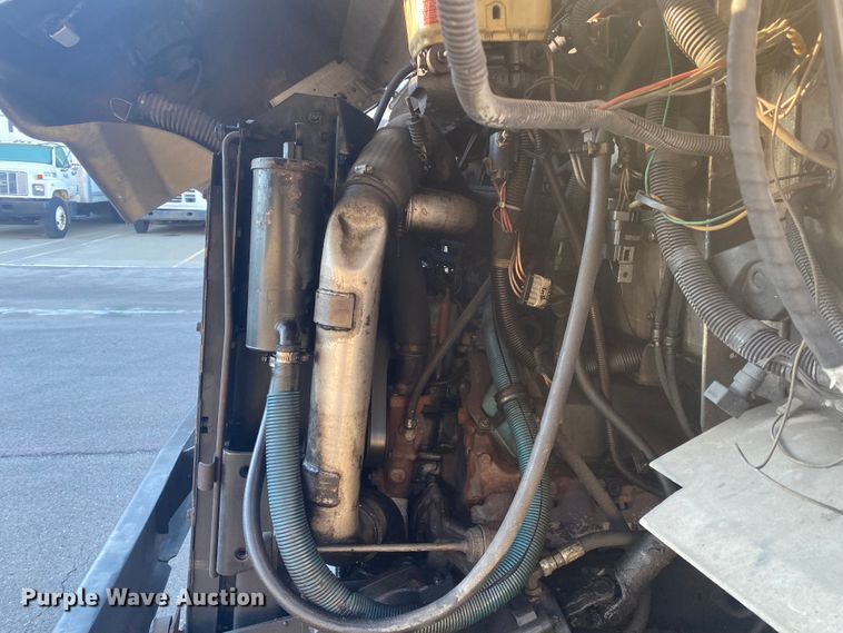 image for item DL6868 1998 International 1652  delivery truck