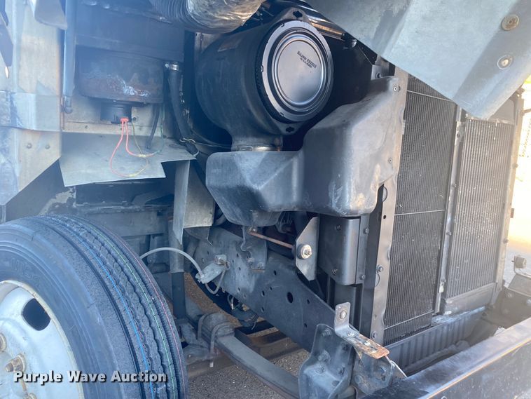 image for item DL6868 1998 International 1652  delivery truck