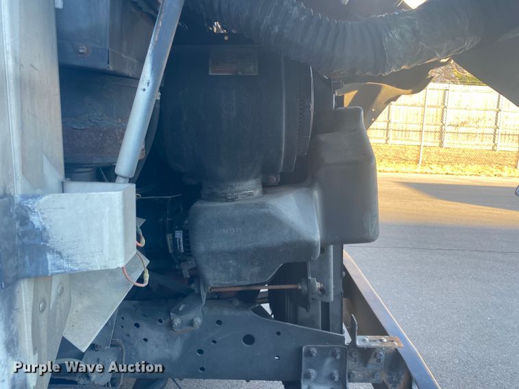 image for item DL6868 1998 International 1652  delivery truck