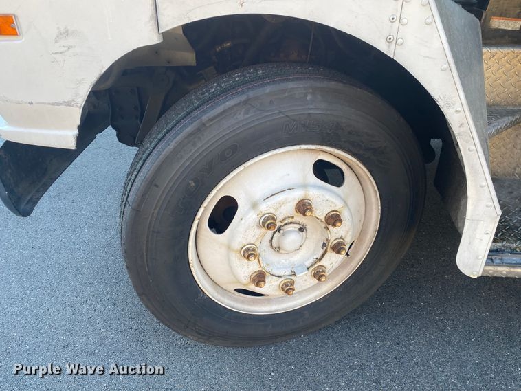 image for item DL6868 1998 International 1652  delivery truck