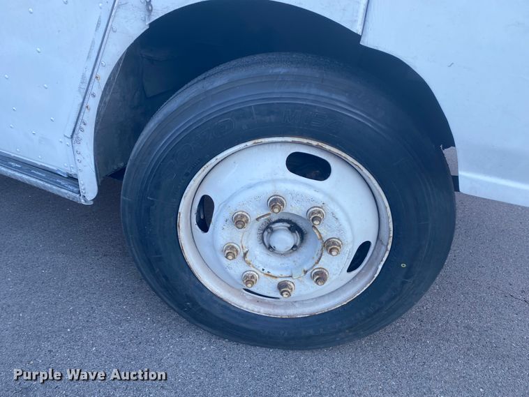 image for item DL6868 1998 International 1652  delivery truck