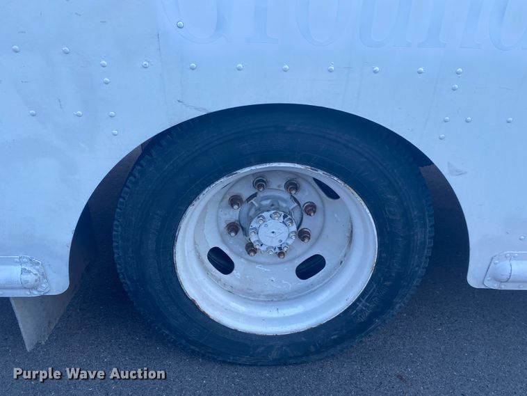 image for item DL6868 1998 International 1652  delivery truck