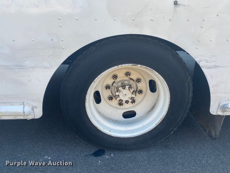 image for item DL6868 1998 International 1652  delivery truck