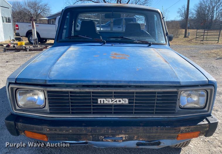 image for item DL6869 1982 Mazda B2200  pickup truck