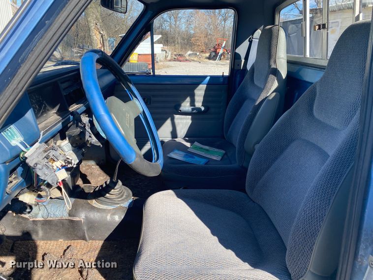 image for item DL6869 1982 Mazda B2200  pickup truck