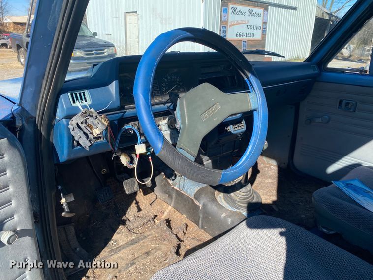 image for item DL6869 1982 Mazda B2200  pickup truck