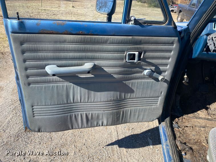 image for item DL6869 1982 Mazda B2200  pickup truck