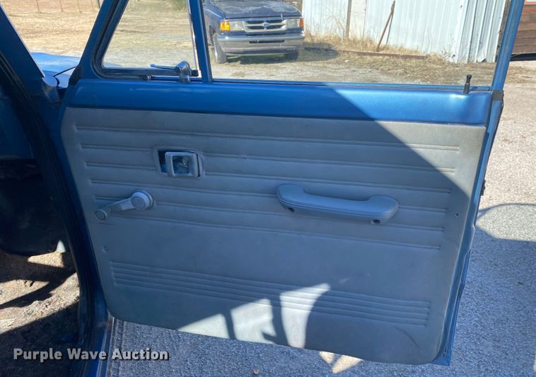 image for item DL6869 1982 Mazda B2200  pickup truck