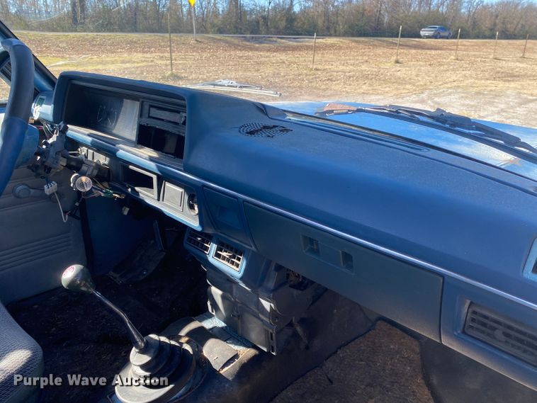 image for item DL6869 1982 Mazda B2200  pickup truck