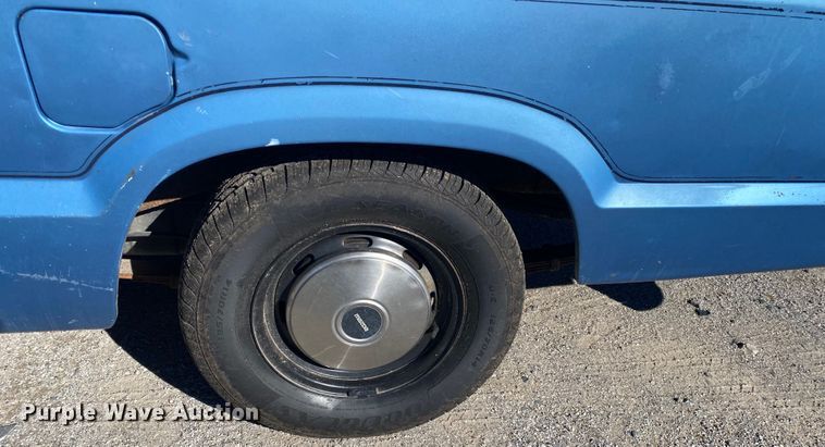 image for item DL6869 1982 Mazda B2200  pickup truck