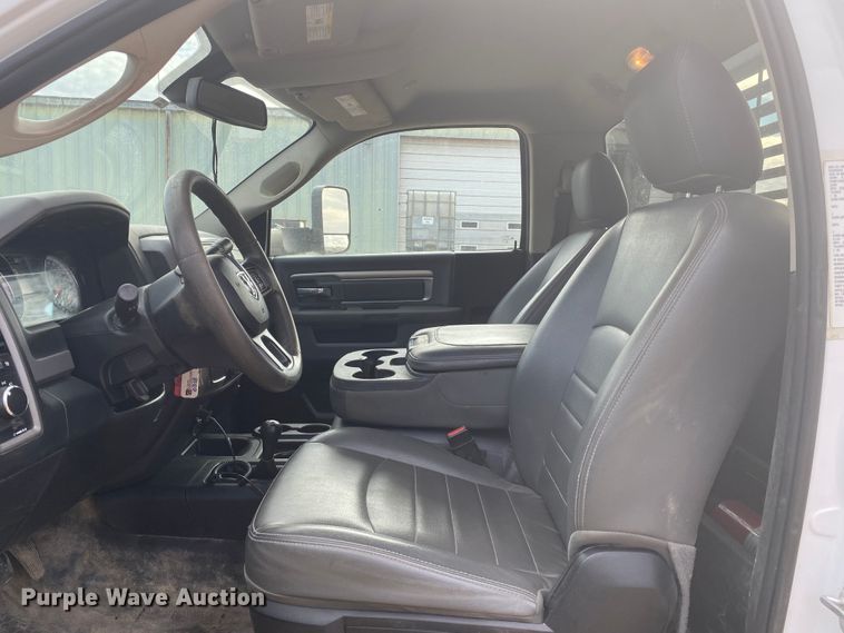 image for item DL6881 2018 Dodge Ram 5500HD  flatbed truck