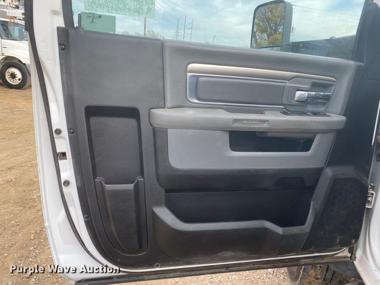 image for item DL6881 2018 Dodge Ram 5500HD  flatbed truck