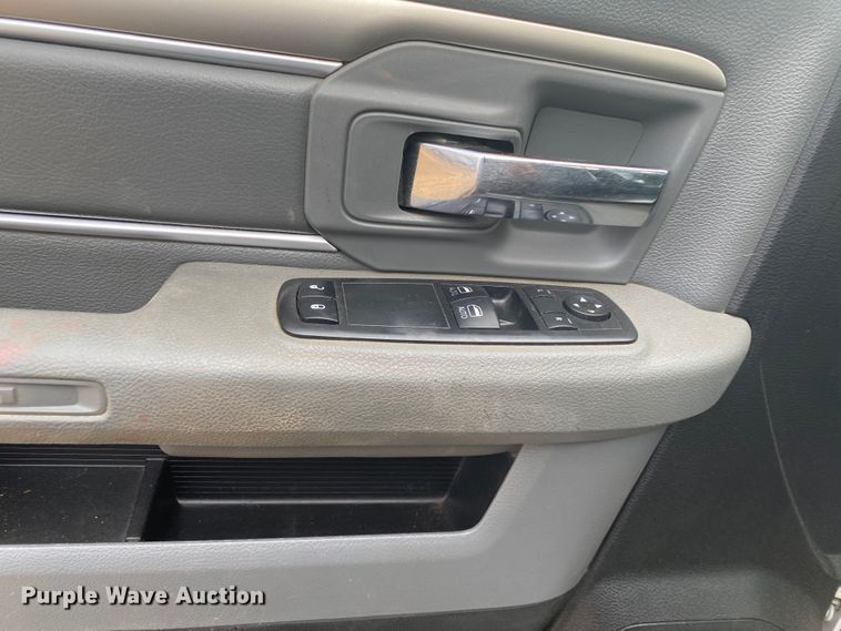 image for item DL6881 2018 Dodge Ram 5500HD  flatbed truck