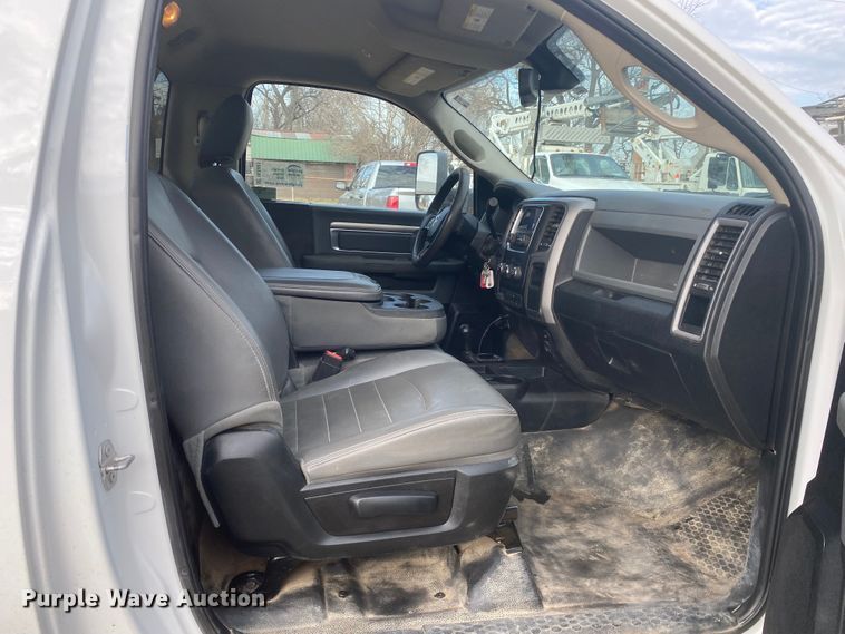 image for item DL6881 2018 Dodge Ram 5500HD  flatbed truck