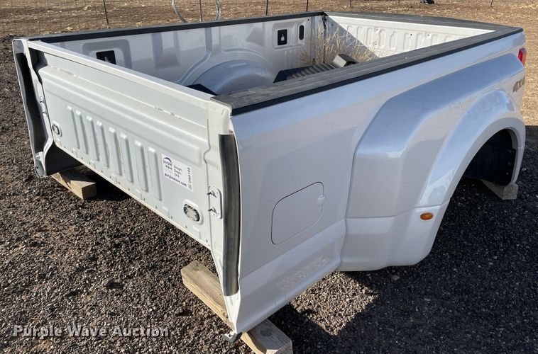 image for item DN0108 2017 Ford F350  pickup truck bed