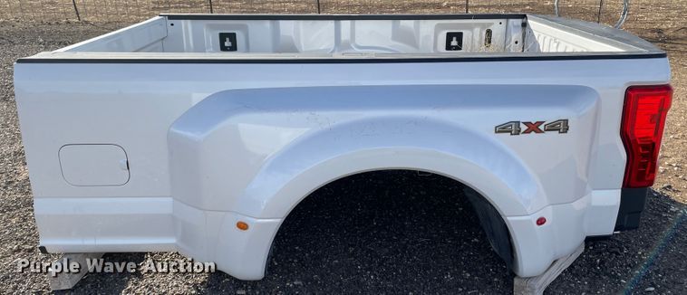 image for item DN0108 2017 Ford F350  pickup truck bed