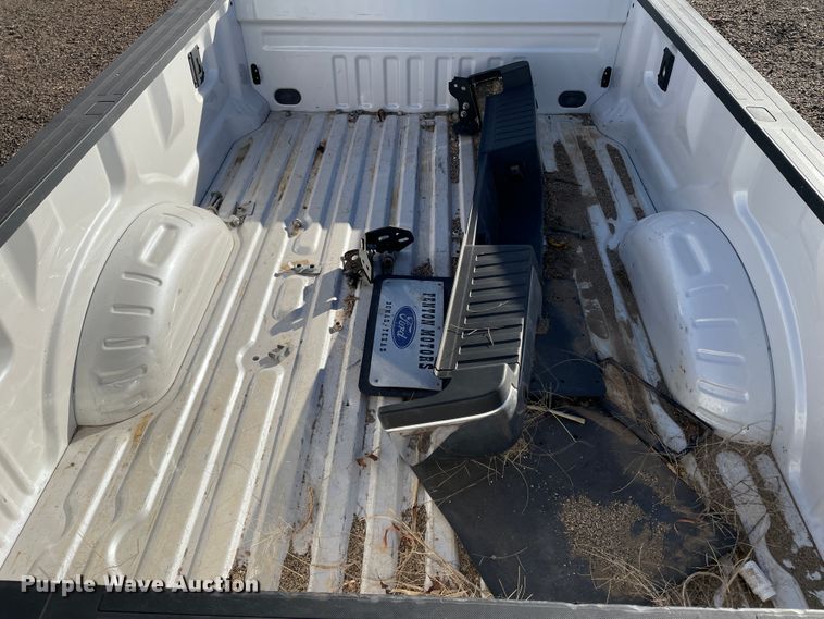 image for item DN0108 2017 Ford F350  pickup truck bed