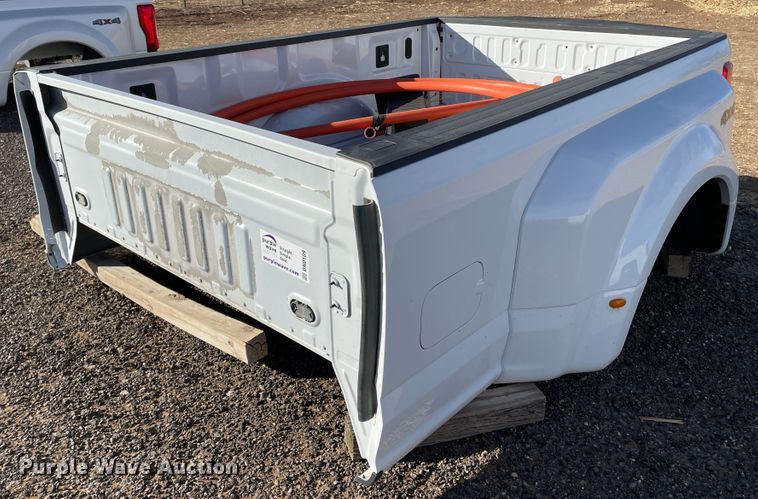 image for item DN0109 2017 Ford F350  pickup truck bed