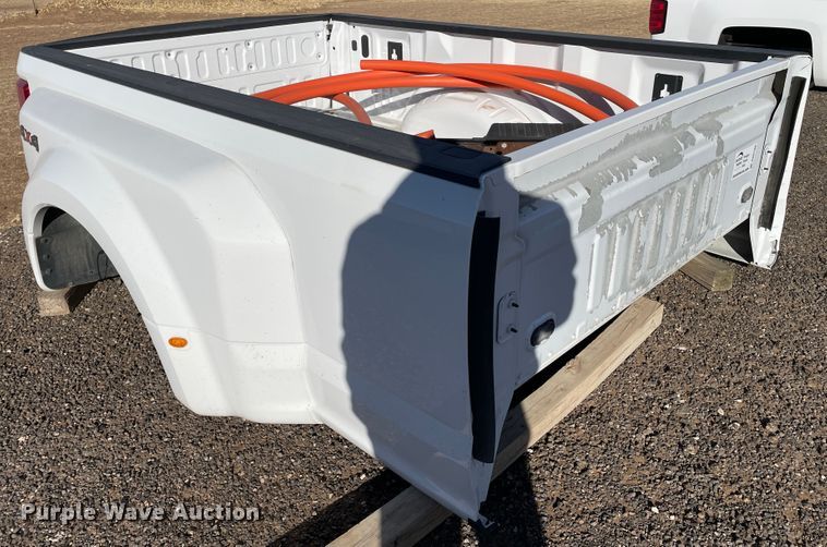 image for item DN0109 2017 Ford F350  pickup truck bed