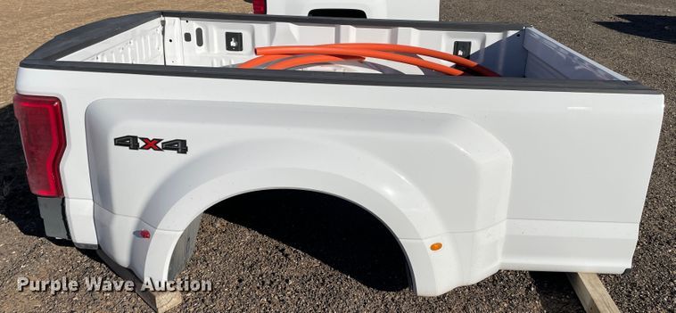 image for item DN0109 2017 Ford F350  pickup truck bed