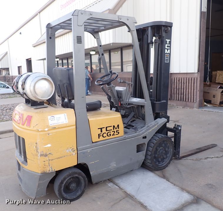 image for item DN2356 TCM FCG25  forklift