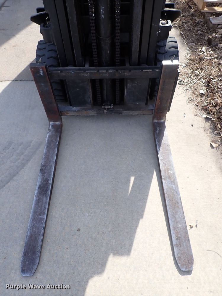 image for item DN2356 TCM FCG25  forklift