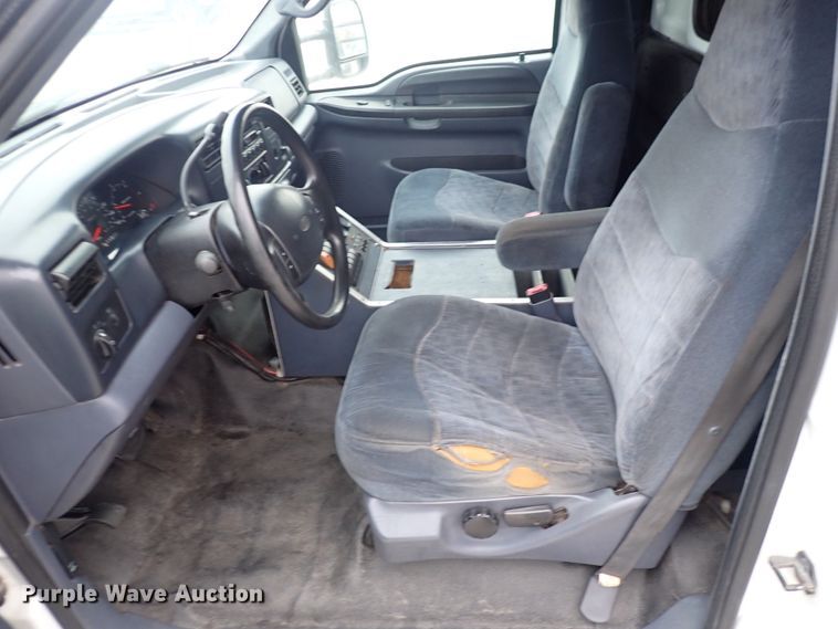 image for item DN2471 2000 Ford F350 Super Duty  ambulance