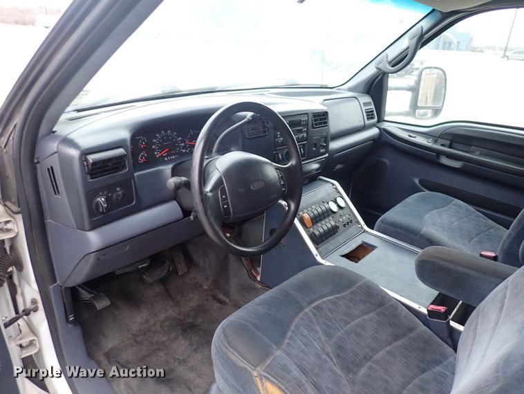 image for item DN2471 2000 Ford F350 Super Duty  ambulance