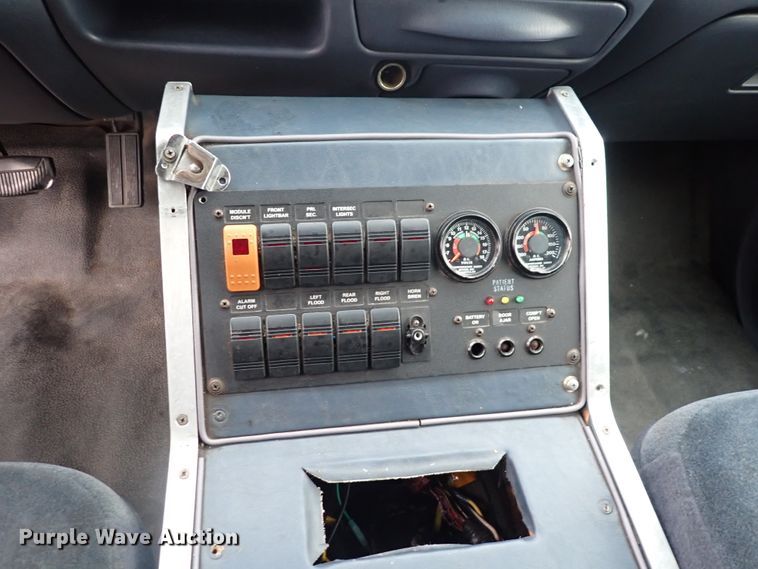 image for item DN2471 2000 Ford F350 Super Duty  ambulance