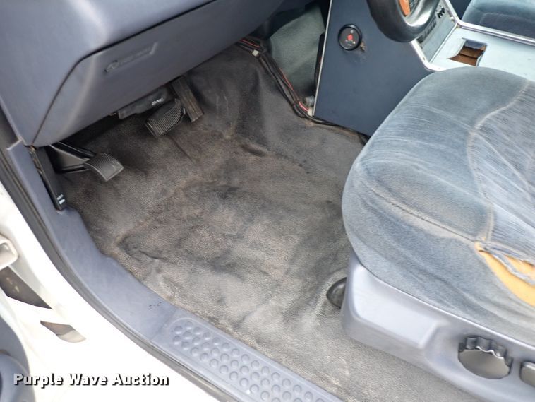 image for item DN2471 2000 Ford F350 Super Duty  ambulance