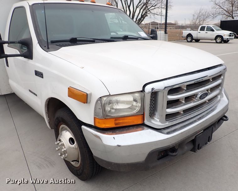 image for item DN2471 2000 Ford F350 Super Duty  ambulance