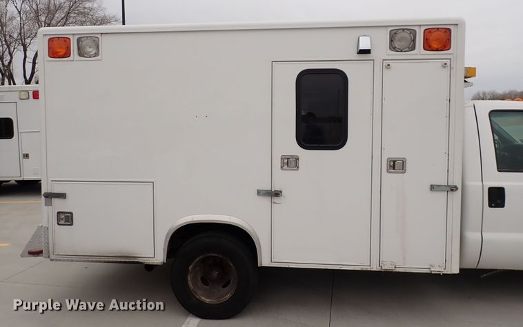 image for item DN2471 2000 Ford F350 Super Duty  ambulance