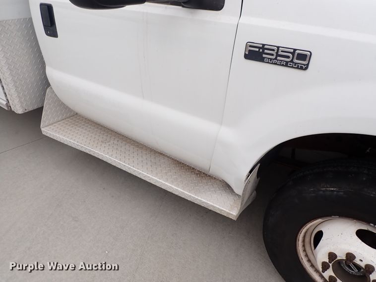 image for item DN2472 2001 Ford F350 Super Duty  ambulance