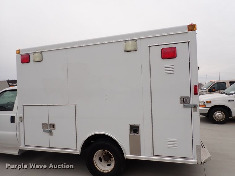 image for item DN2472 2001 Ford F350 Super Duty  ambulance